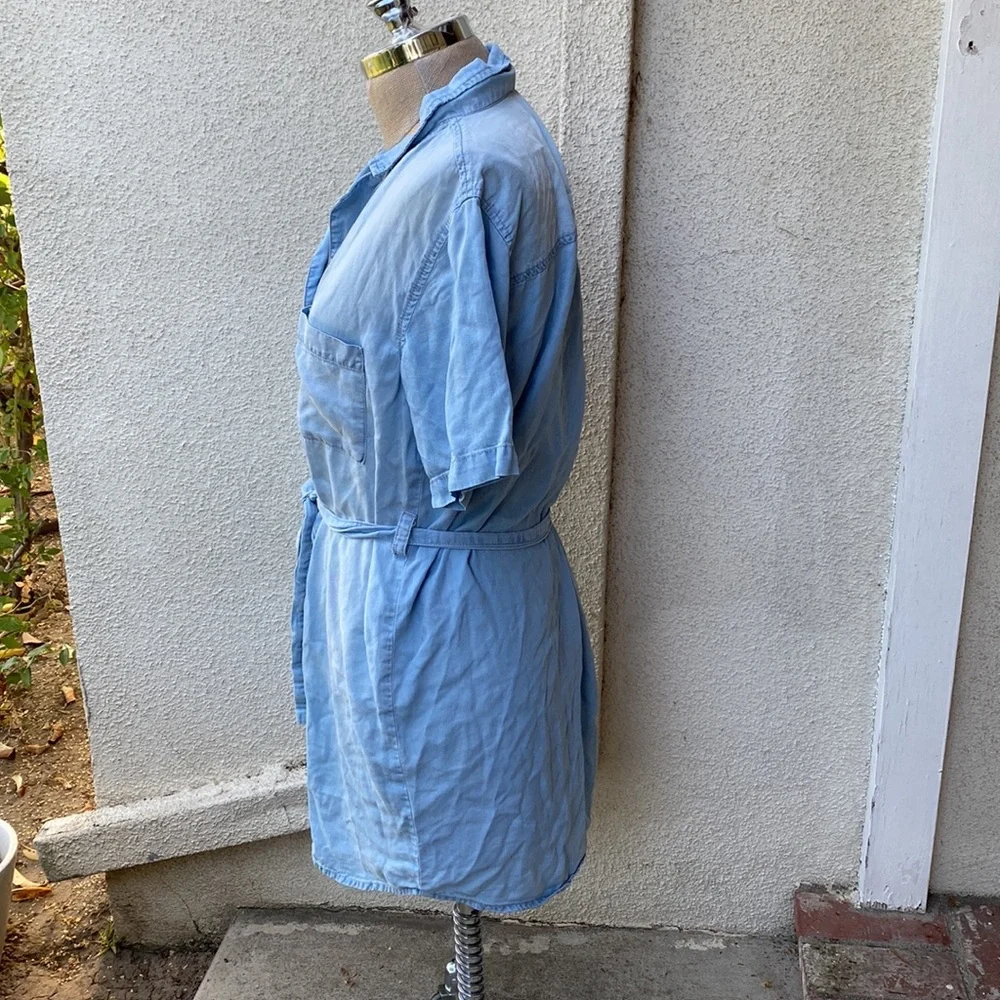 Lulu’s beautiful blue short dress w/ buttons & tie. So pretty and flattering - Picture 4 of 10